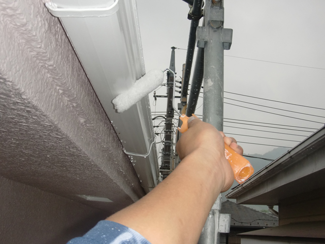 2015.07.24S様邸㊾雨樋上塗り２回目施工中