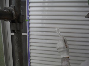 2015.07.16Ｉ様邸⑤雨戸 上塗り施工中