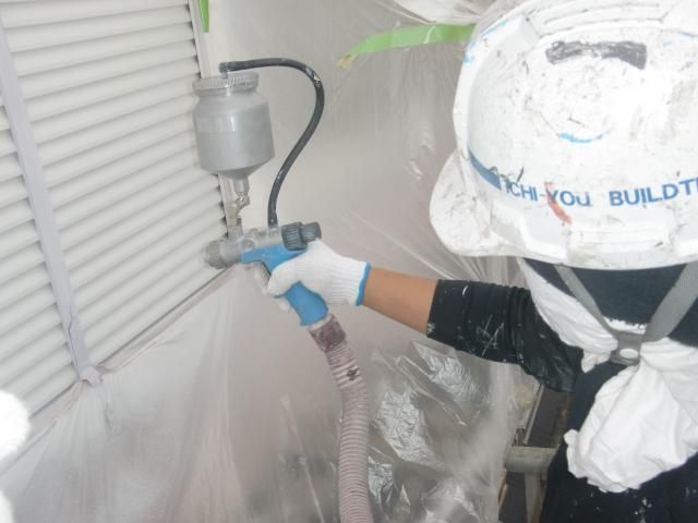 2015.07.24S様邸56雨戸鏡板上吹き２回目施工中