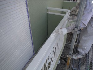 2015.07.16Ｉ様邸⑩手摺り上塗り施工中
